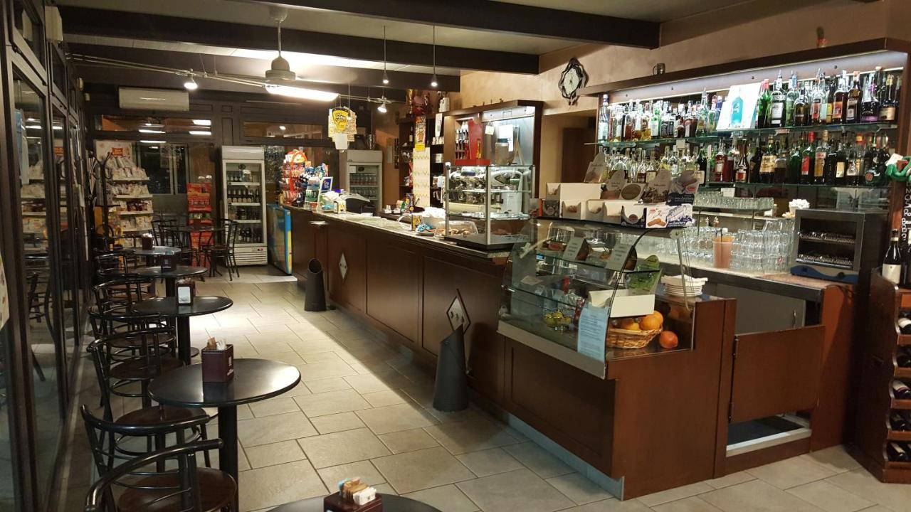 Cafe Del Peso Hotel Cavour ภายนอก รูปภาพ